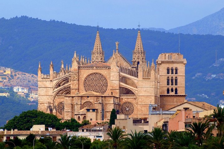 Entdecken Sie die wichtigsten kulturellen Sehenswürdigkeiten von Palma De Mallorca auf einer privaten Tour