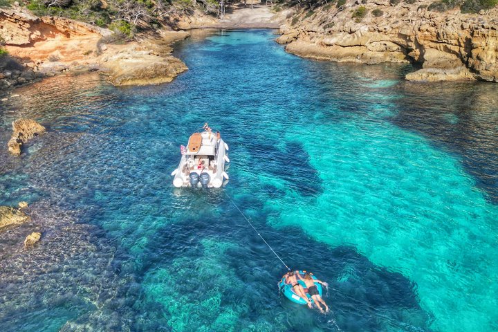 Privater Bootsausflug in Palma de Mallorca mit Wasserspielzeug und 25 Buchten