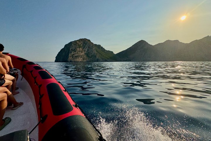 Alcudia: 3-stündige Sightseeing-Tour mit Schnellboot, Besichtigung von Meereshöhlen und Schnorcheln