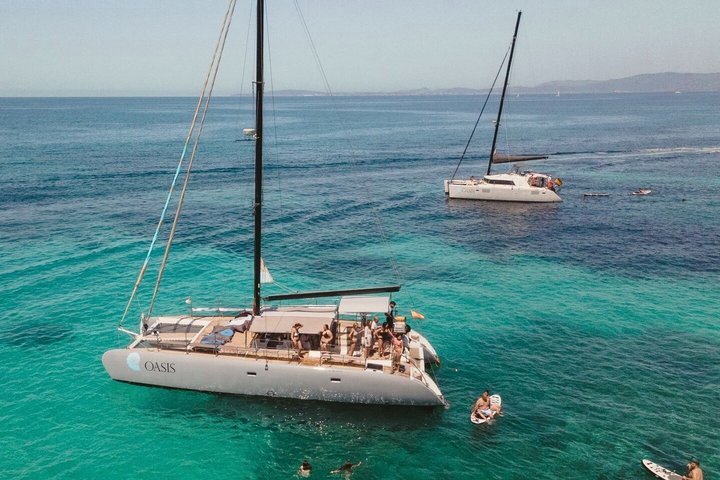 Katamaransegeln auf Mallorca durch die Bucht von Palma mit BBQ