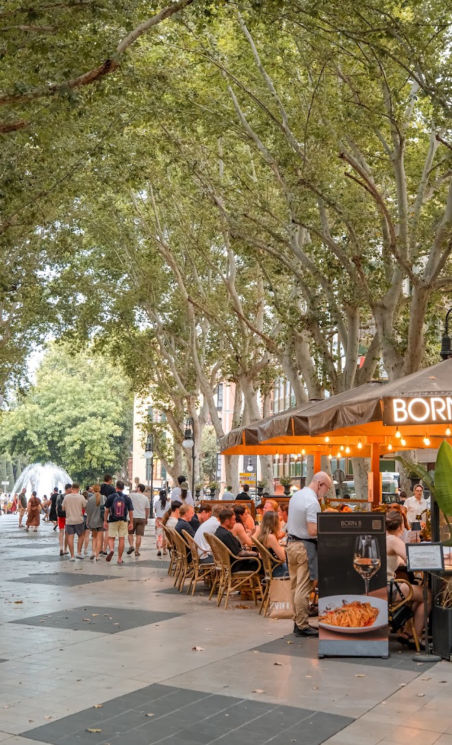 BORN 8 Restaurant Exterior