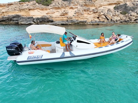 Customers enjoying a day at sea with Arenal Boat Charter near the Bay of Palma